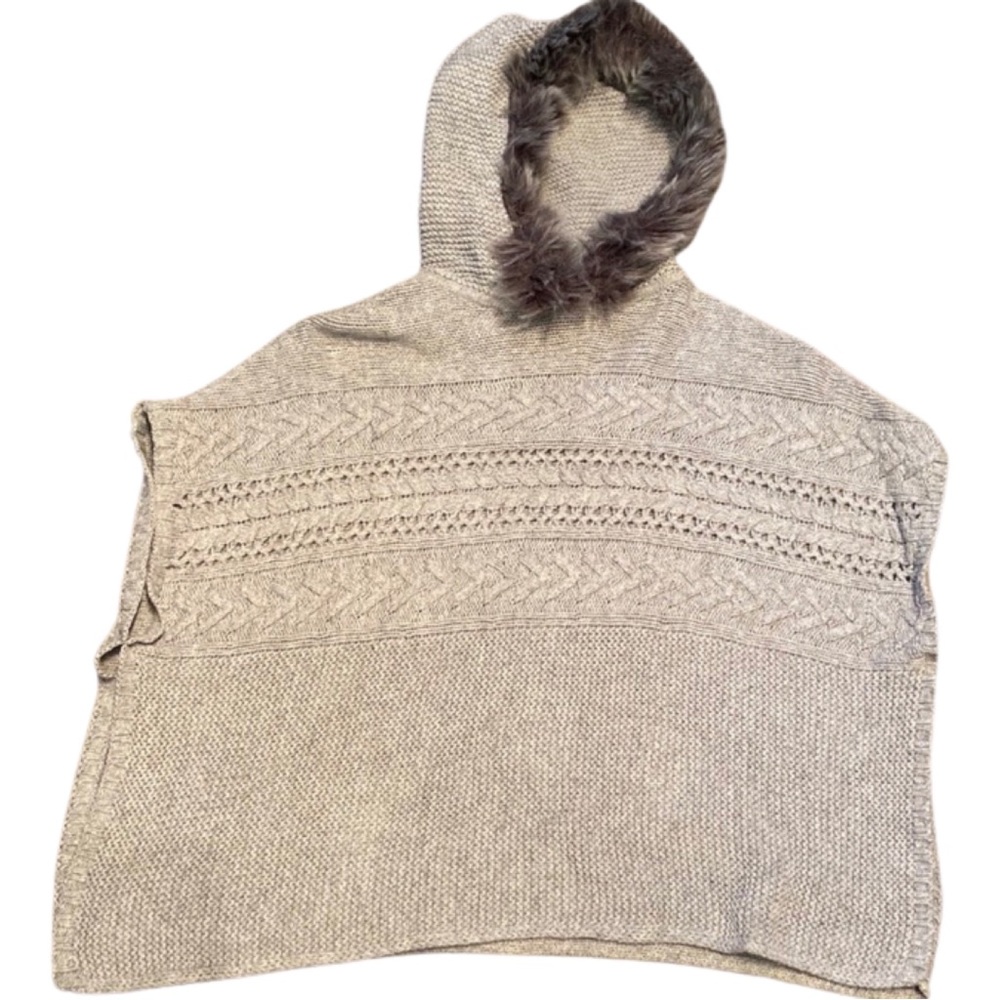 Gap Girls knitted poncho with fur on the hood. Size: S
